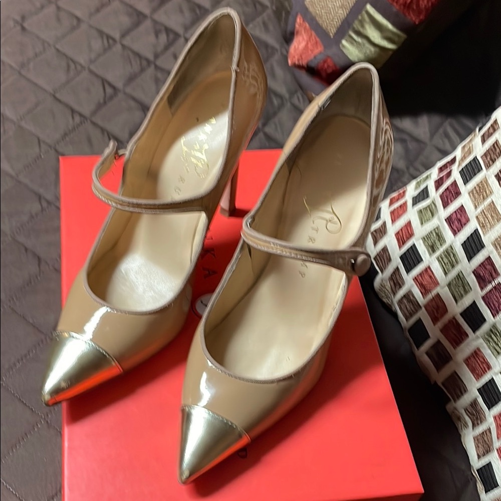 Ivanka Trump Cream and Gold Stiletto Heels